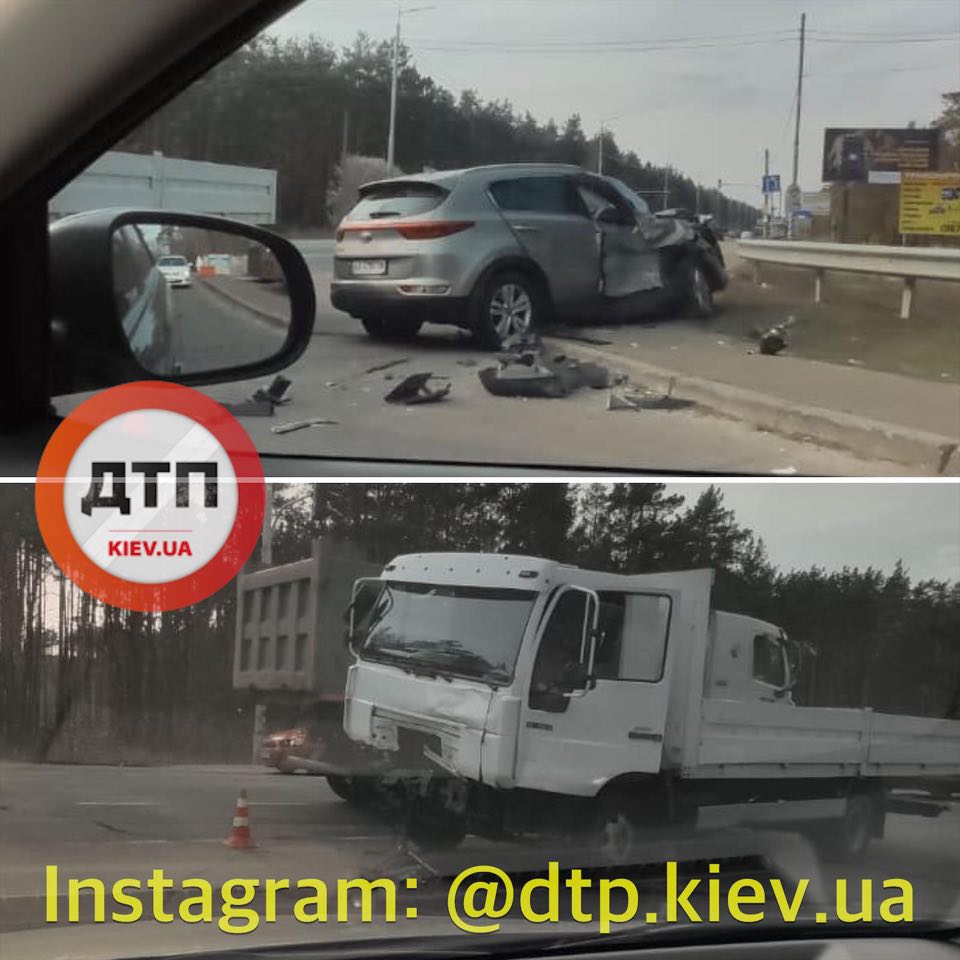 Второе ДТП за последние 30 минут в Киеве на Столичном шоссе! На этот раз столкнулись кроссовер и грузовой автомобиль 